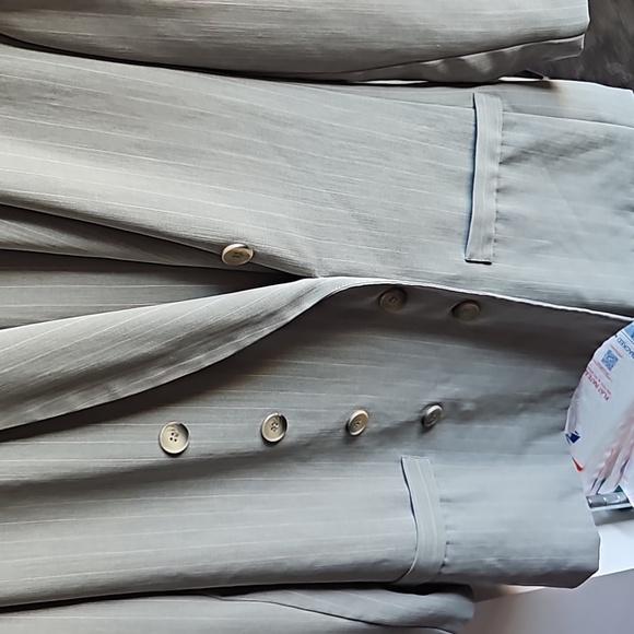 Suit‎ - Picture 2 of 5